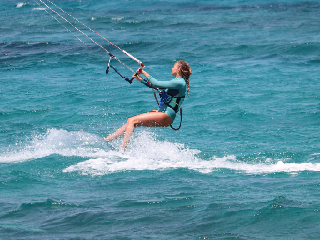 Kitesurf à Djerba : spots, écoles et conseils pratiques 9 Plage de Sidi Mahrez kitesurf